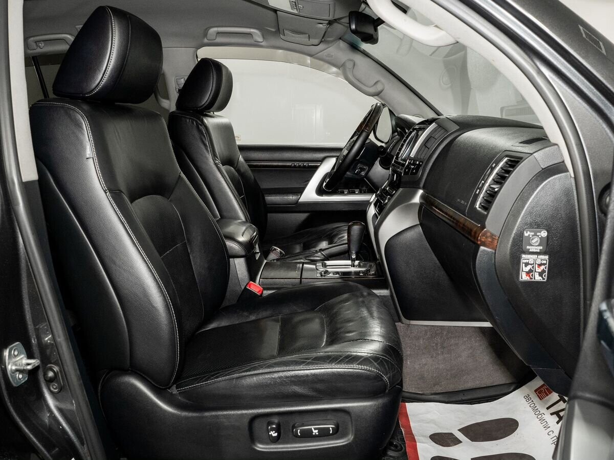 Toyota Land Cruiser 2012 - фото автомобиля