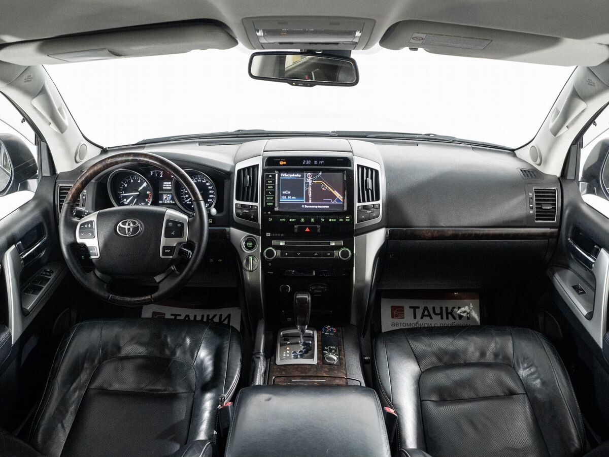 Toyota Land Cruiser 2012 - фото автомобиля