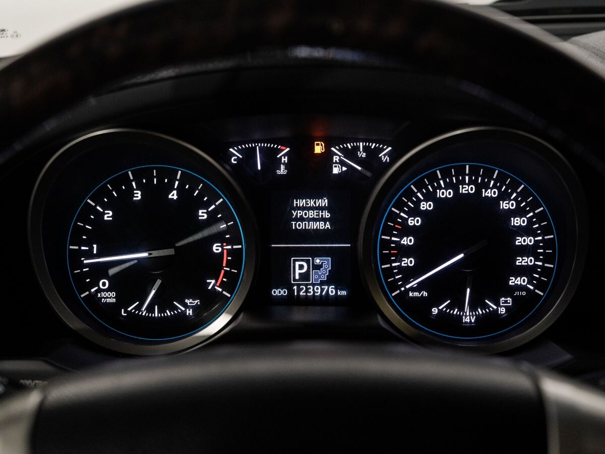 Toyota Land Cruiser 2012 - фото автомобиля