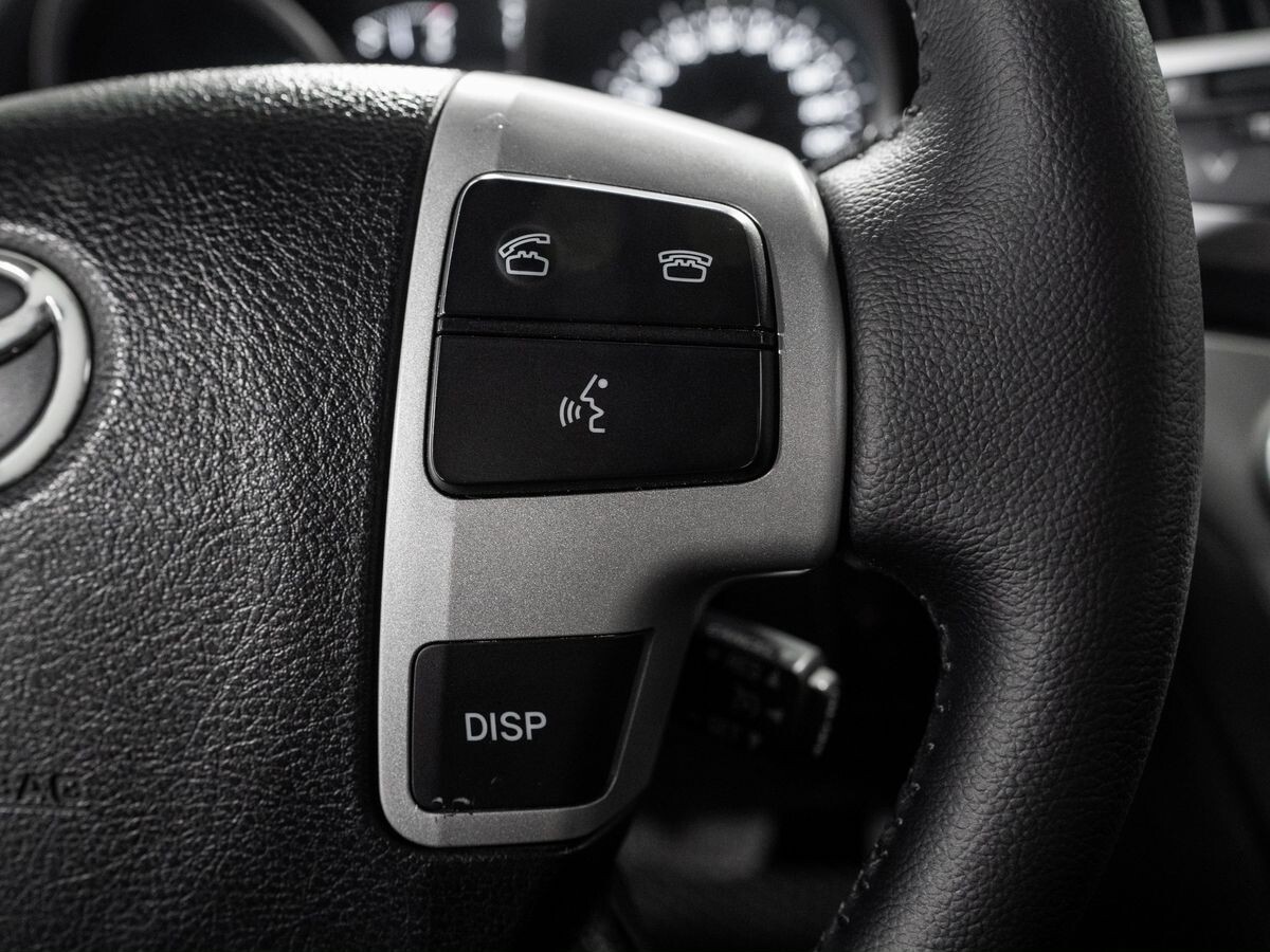 Toyota Land Cruiser 2012 - фото автомобиля