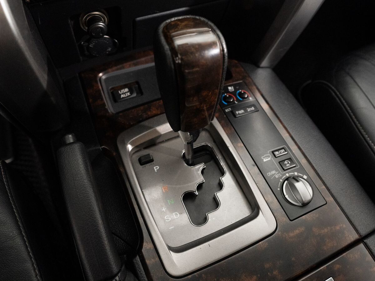 Toyota Land Cruiser 2012 - фото автомобиля