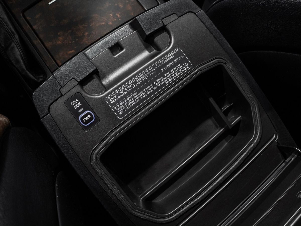 Toyota Land Cruiser 2012 - фото автомобиля
