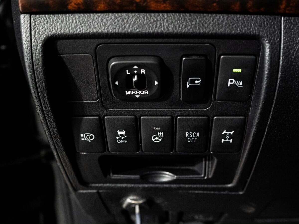 Toyota Land Cruiser 2012 - фото автомобиля