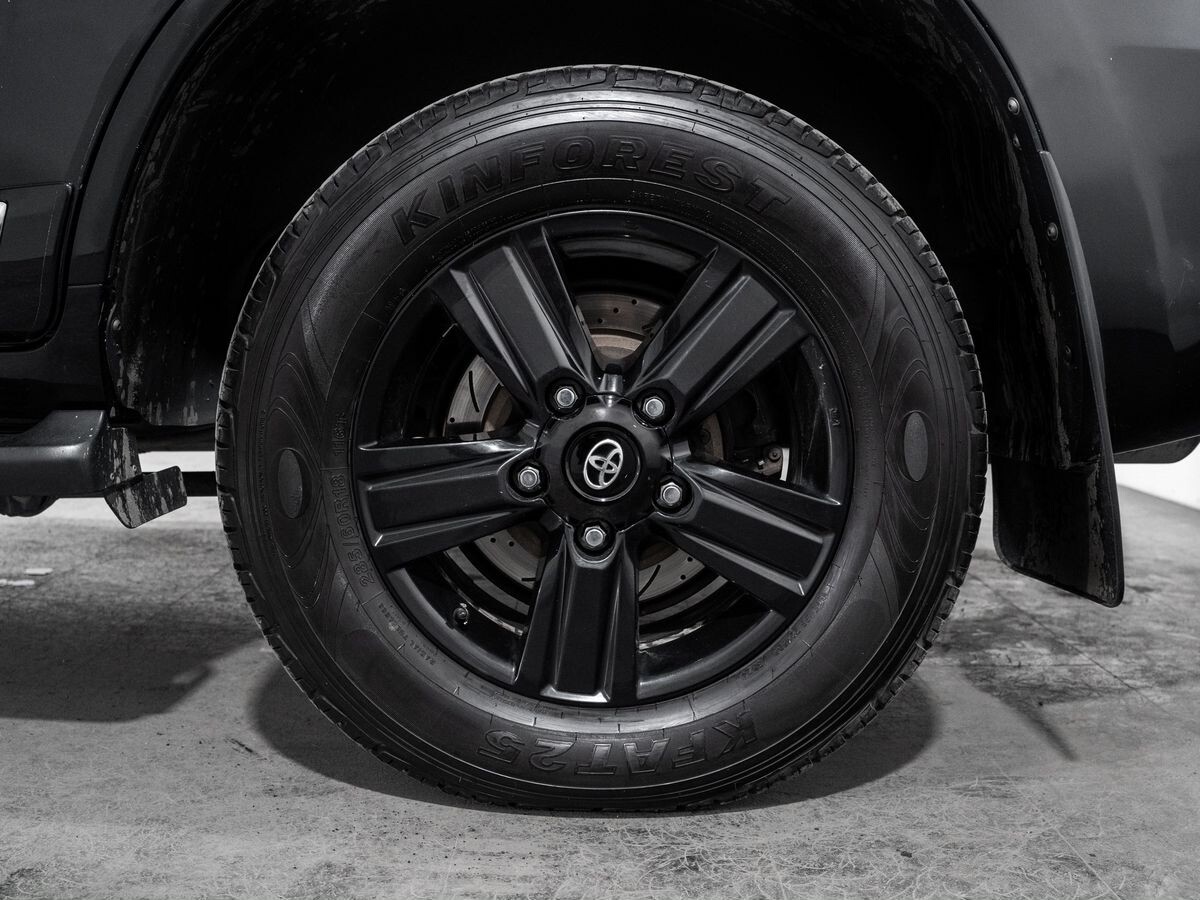 Toyota Land Cruiser 2012 - фото автомобиля