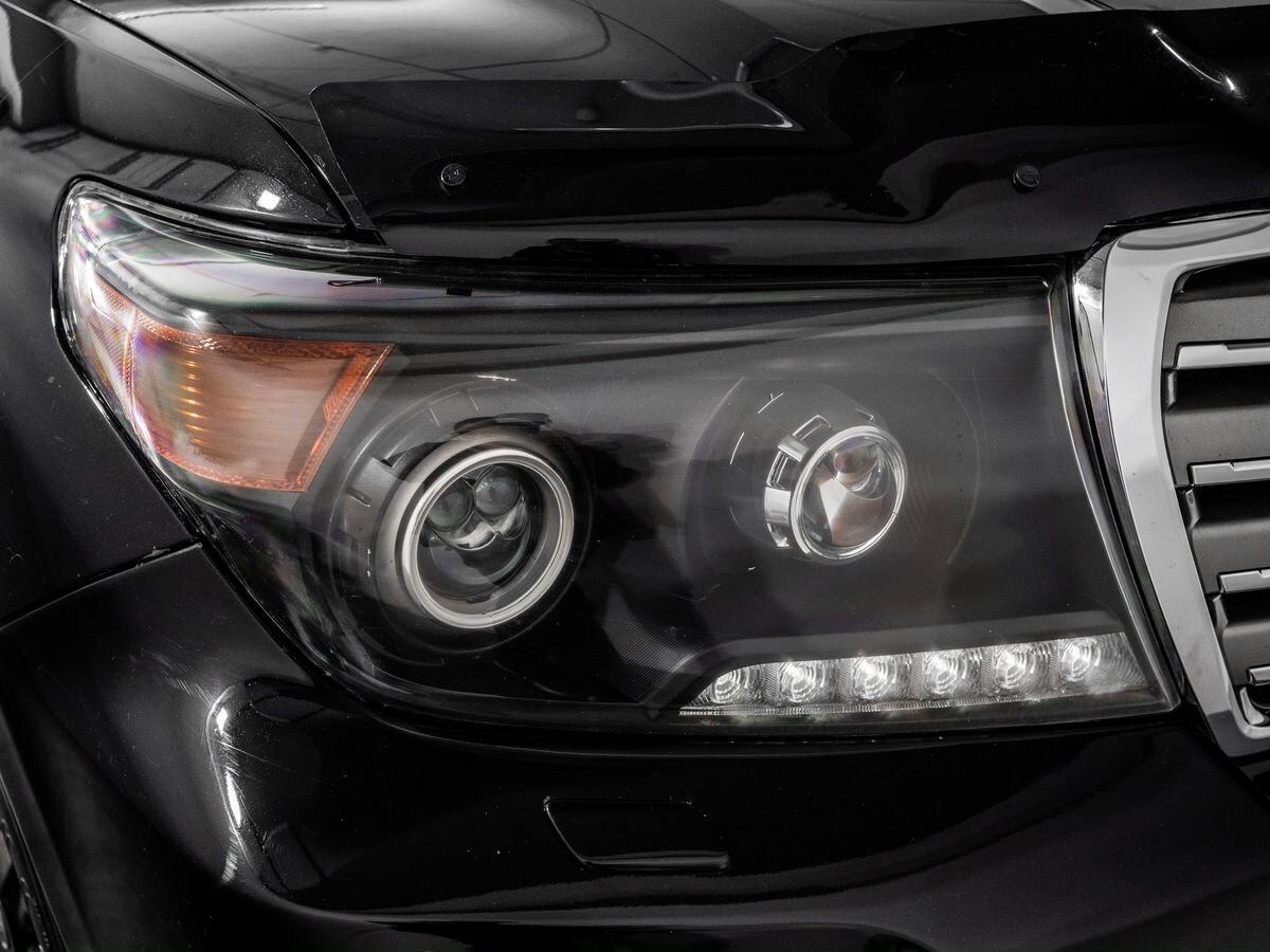 Toyota Land Cruiser 2012 - фото автомобиля