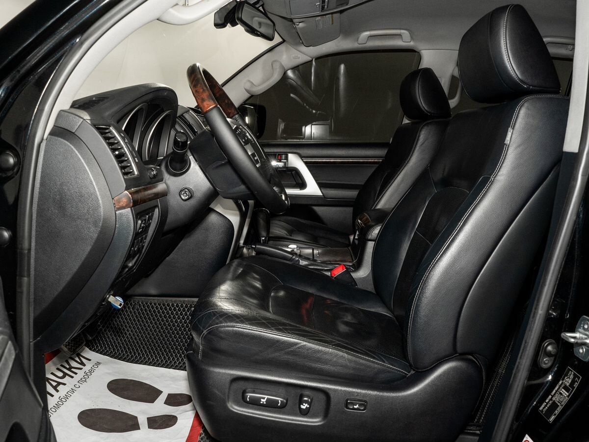 Toyota Land Cruiser 2012 - фото автомобиля