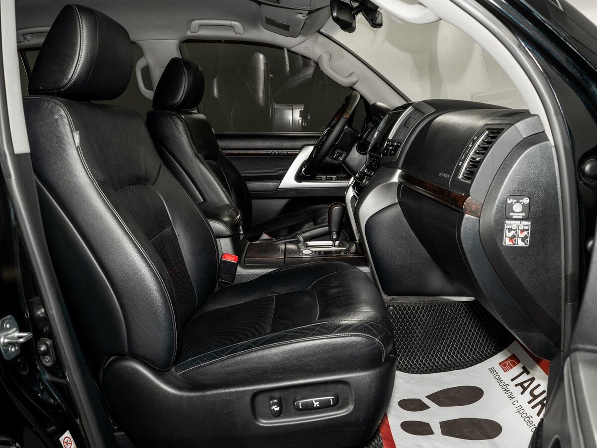 Toyota Land Cruiser 2012 - фото автомобиля