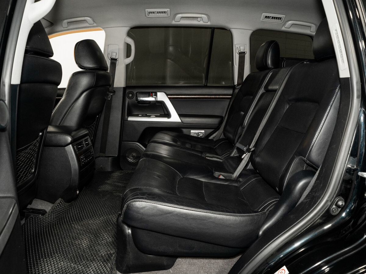 Toyota Land Cruiser 2012 - фото автомобиля