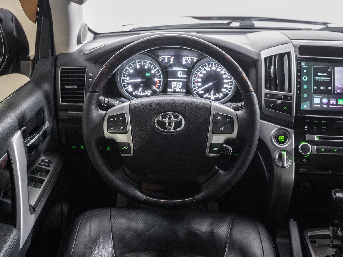 Toyota Land Cruiser 2012 - фото автомобиля