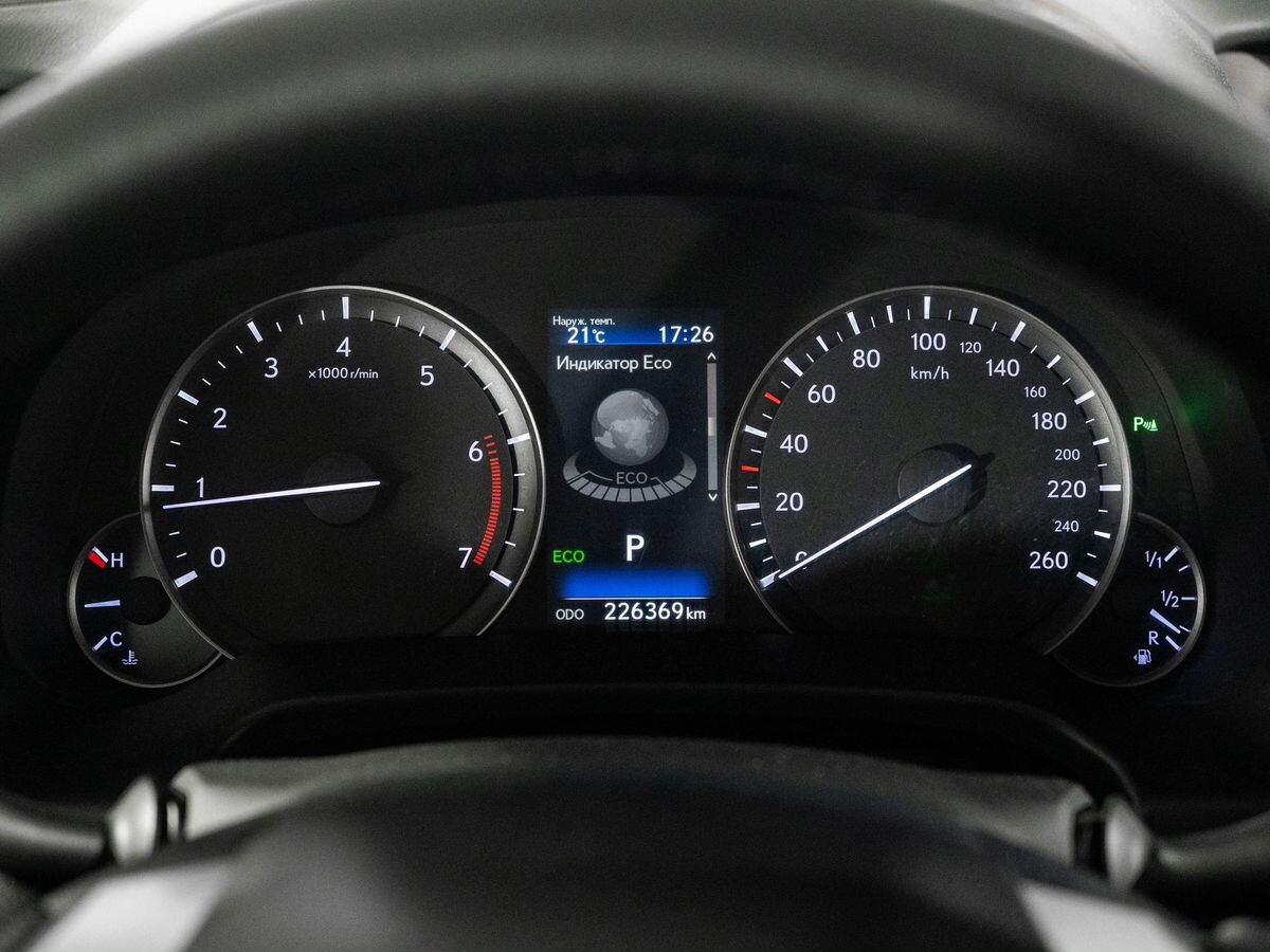 Lexus RX200t 2017 - фото автомобиля
