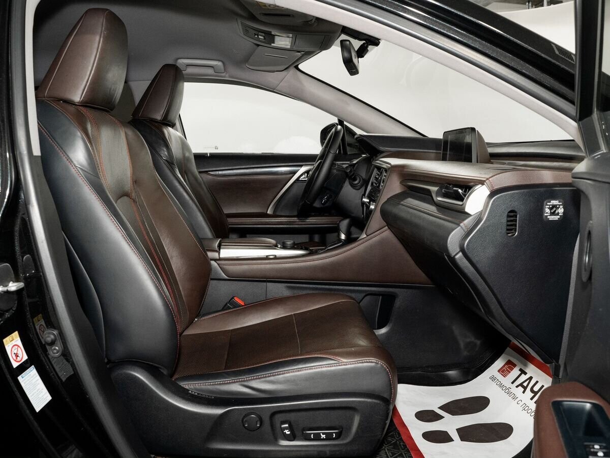 Lexus RX200t 2017 - фото автомобиля
