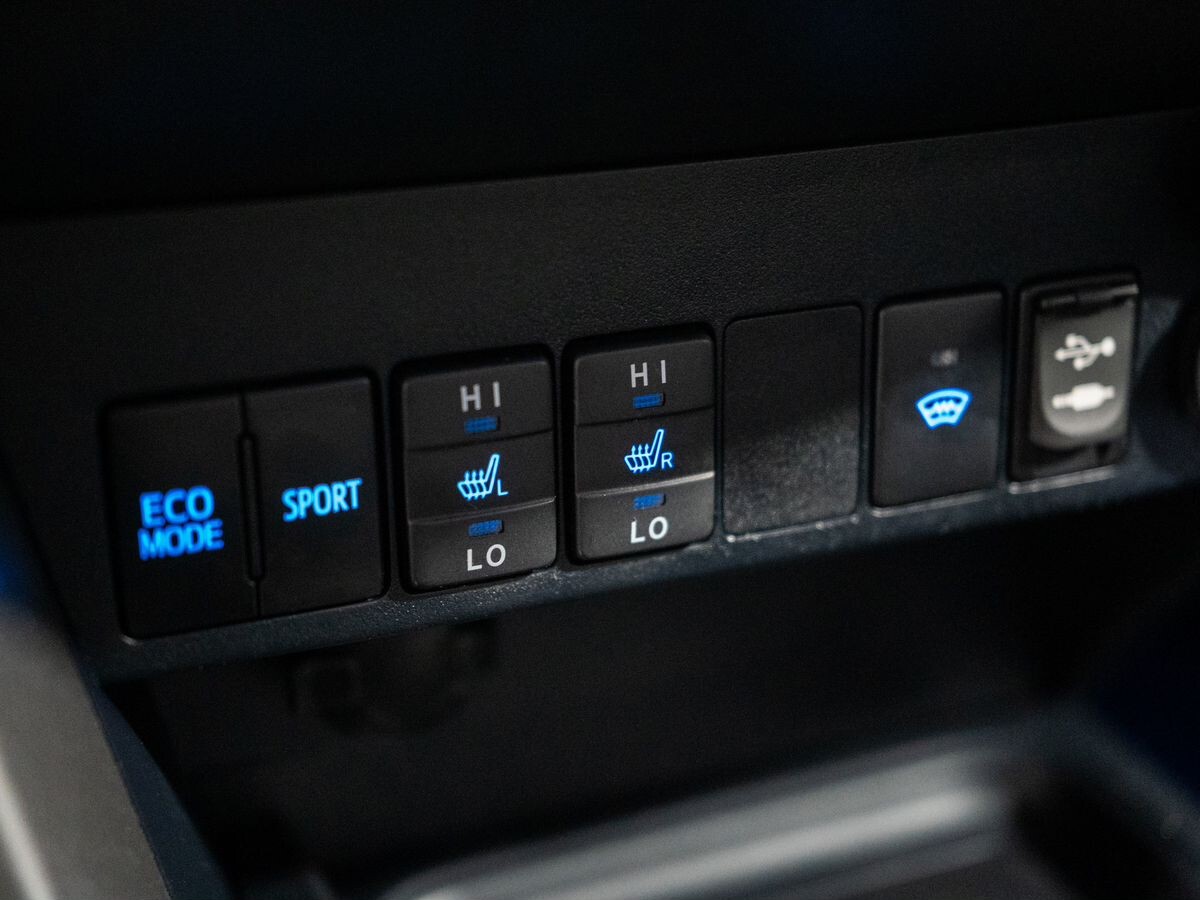 Toyota RAV4 2017 - фото автомобиля