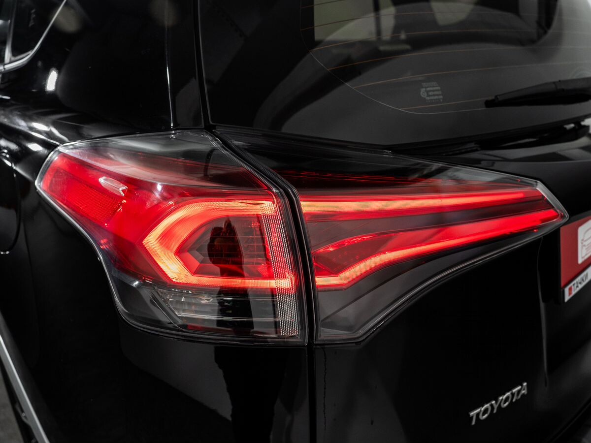Toyota RAV4 2017 - фото автомобиля