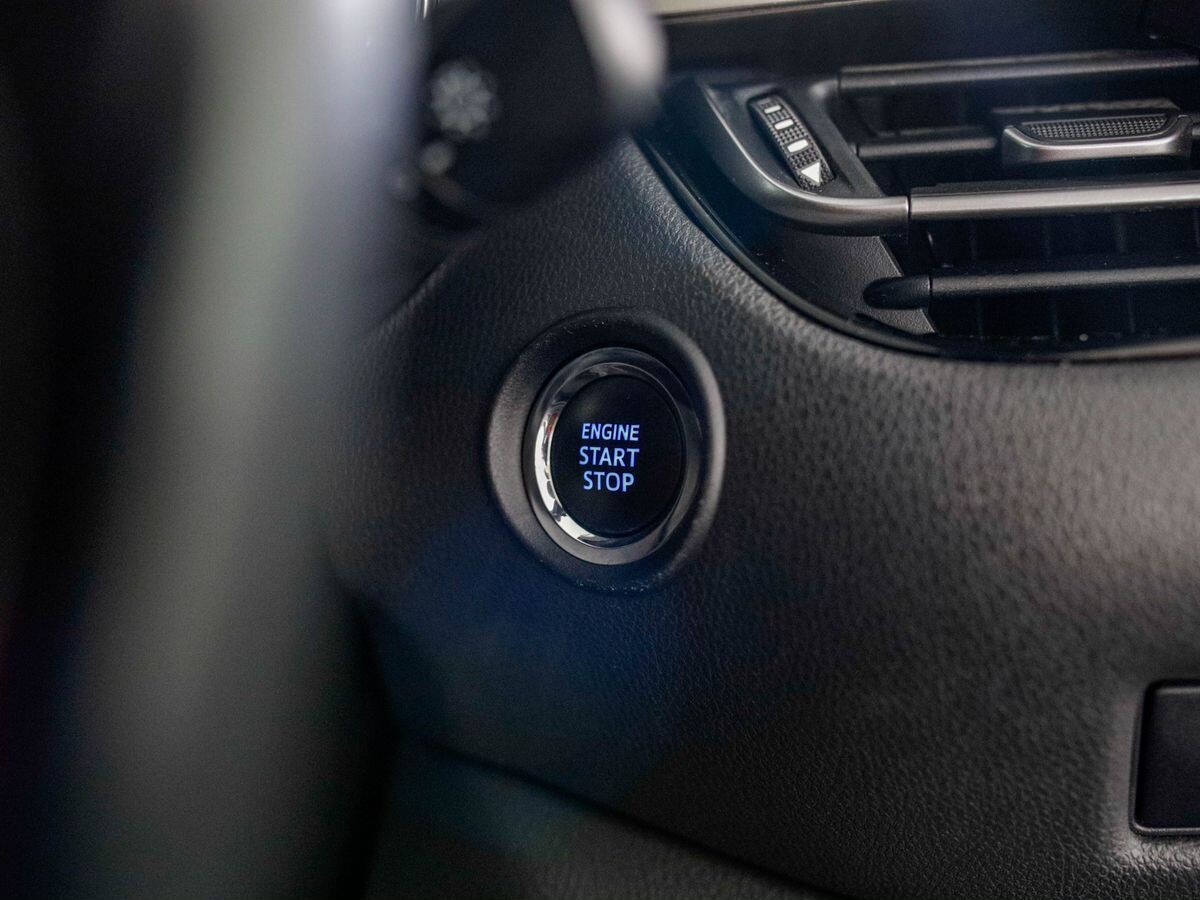 Toyota C-HR 2020 - фото автомобиля