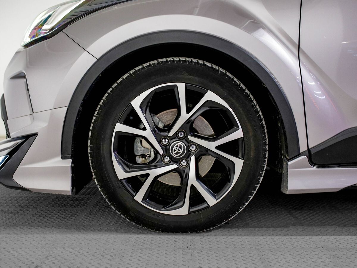 Toyota C-HR 2020 - фото автомобиля