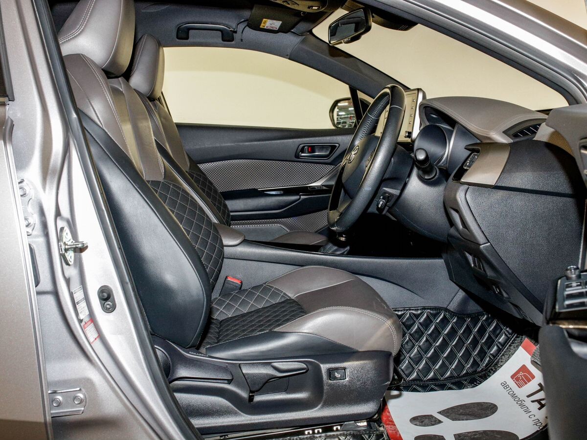 Toyota C-HR 2020 - фото автомобиля