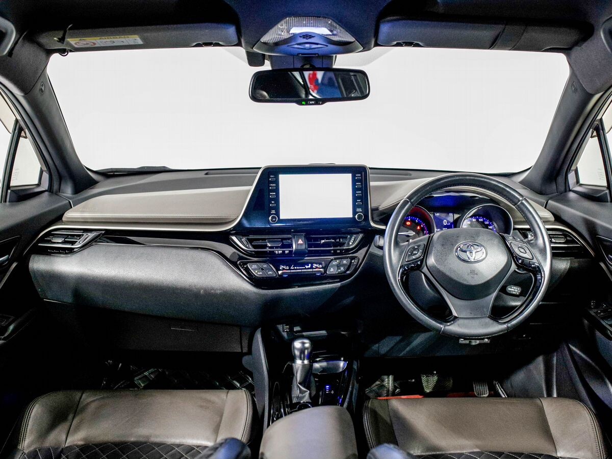 Toyota C-HR 2020 - фото автомобиля