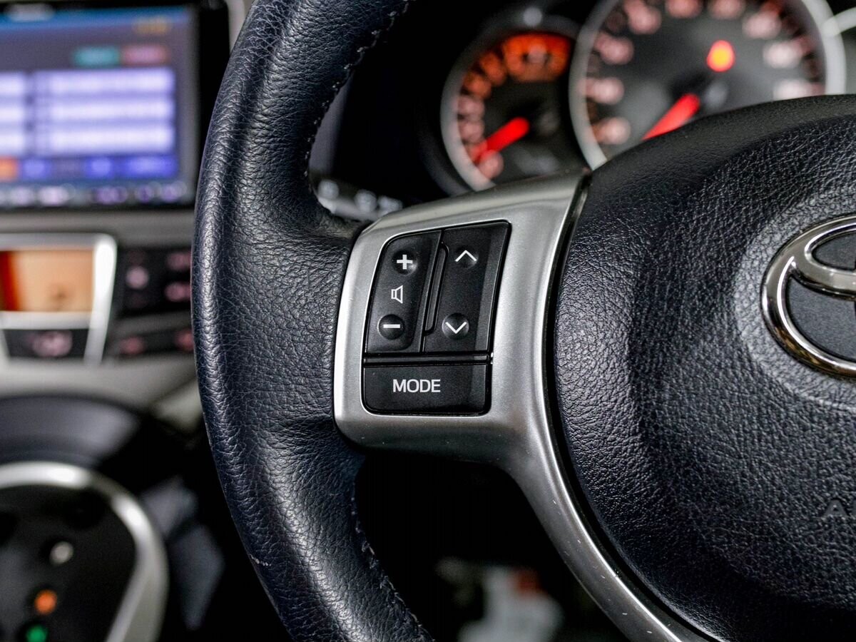 Toyota Ractis 2011 - фото автомобиля