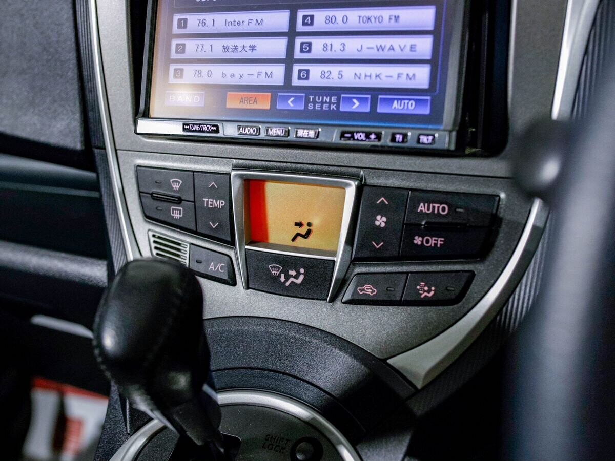 Toyota Ractis 2011 - фото автомобиля
