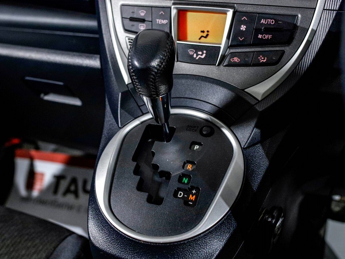 Toyota Ractis 2011 - фото автомобиля