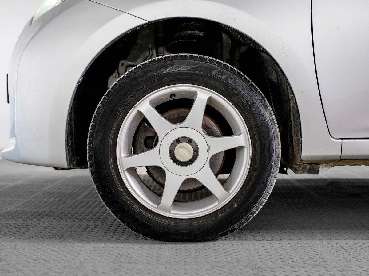 Toyota Ractis 2011 - фото автомобиля