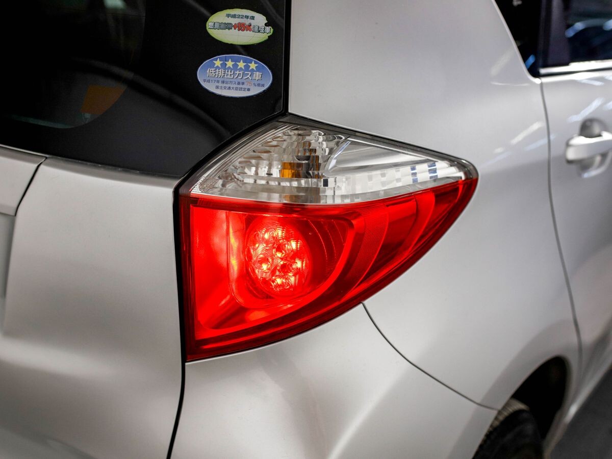 Toyota Ractis 2011 - фото автомобиля