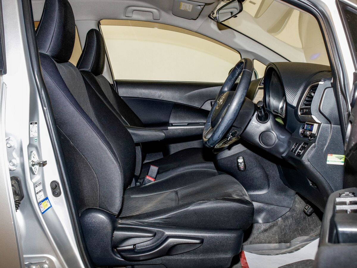 Toyota Ractis 2011 - фото автомобиля