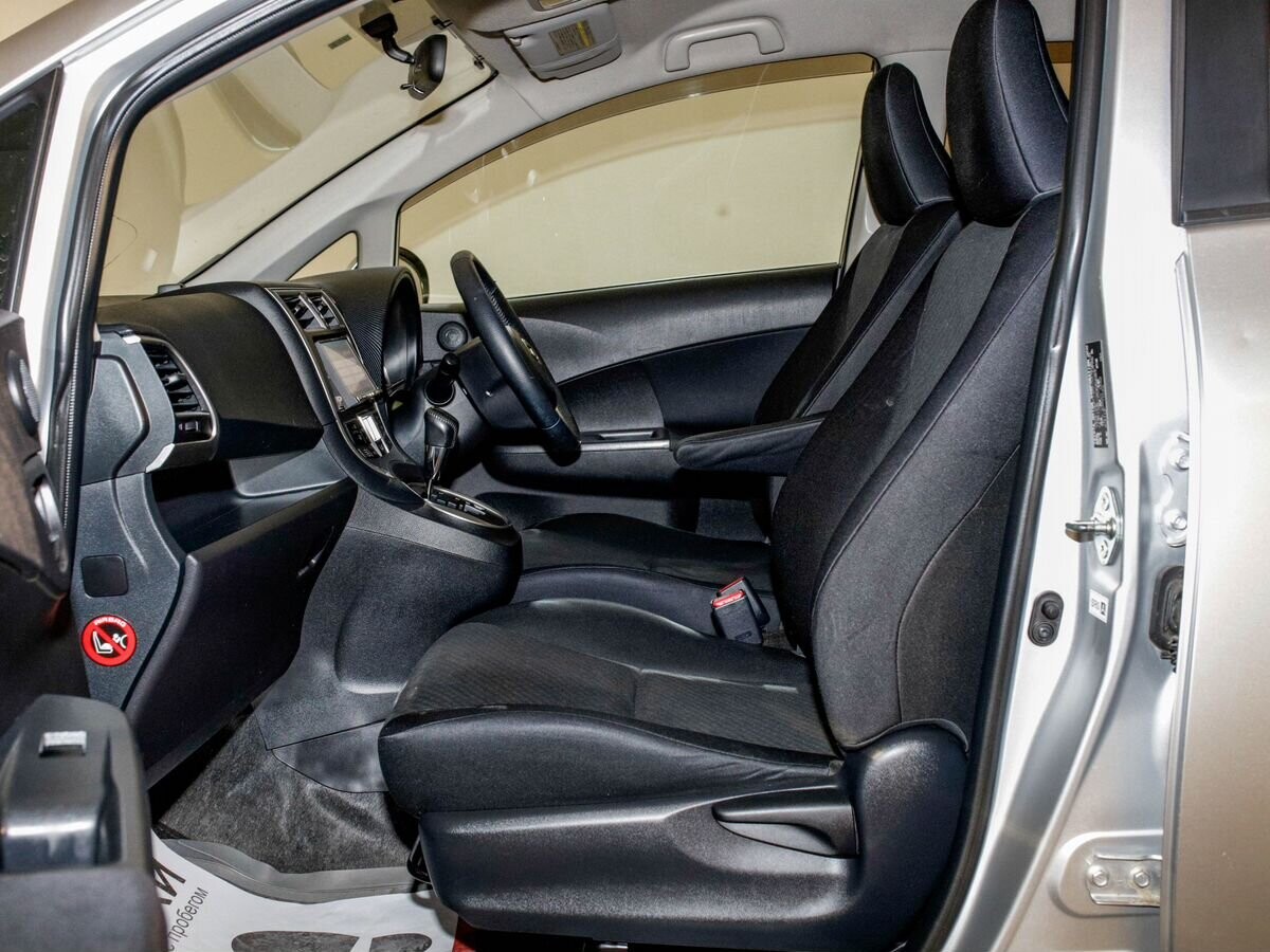 Toyota Ractis 2011 - фото автомобиля