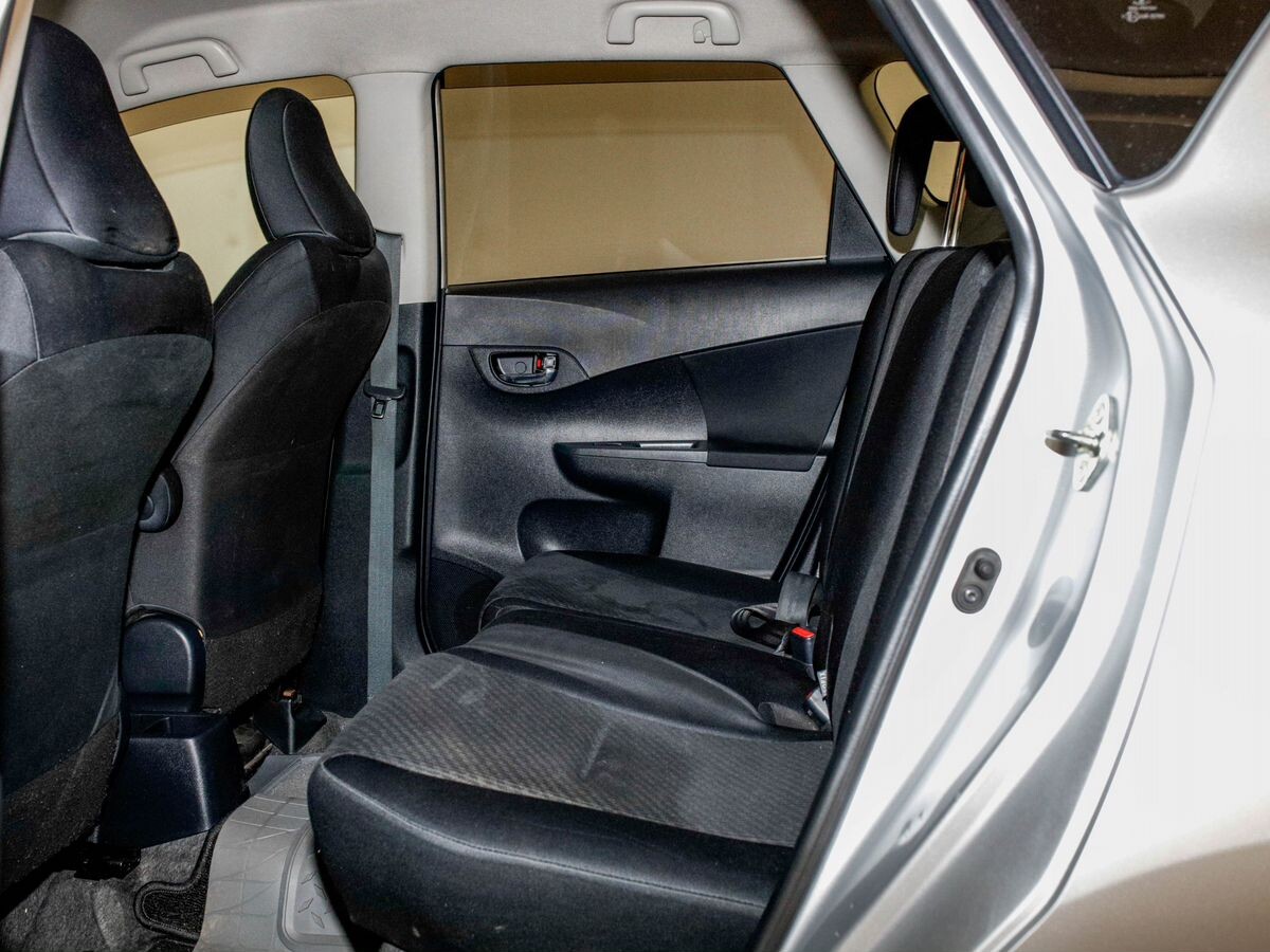 Toyota Ractis 2011 - фото автомобиля