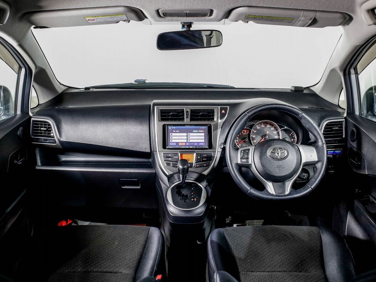 Toyota Ractis 2011 - фото автомобиля