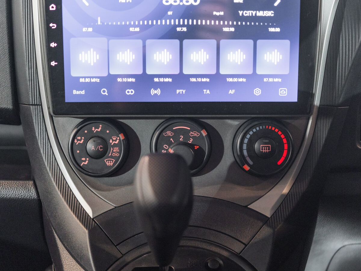 Toyota Ractis 2012 - фото автомобиля