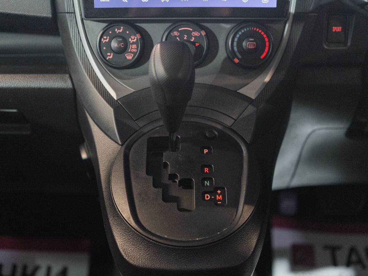 Toyota Ractis 2012 - фото автомобиля