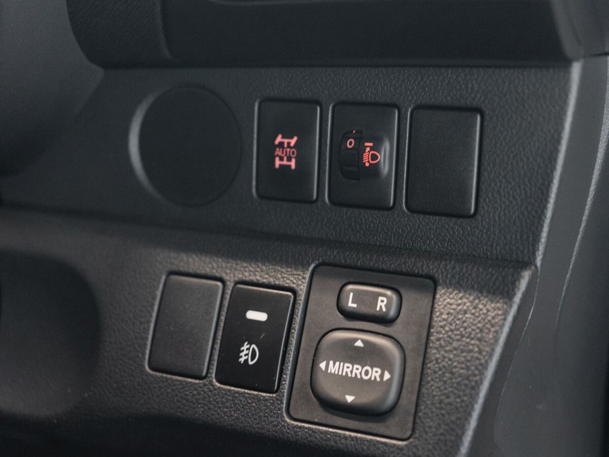 Toyota Ractis 2012 - фото автомобиля