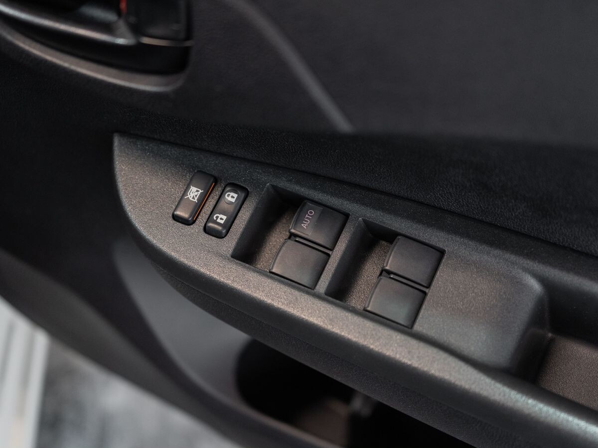 Toyota Ractis 2012 - фото автомобиля