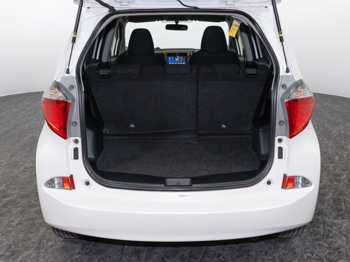Toyota Ractis 2012 - фото автомобиля