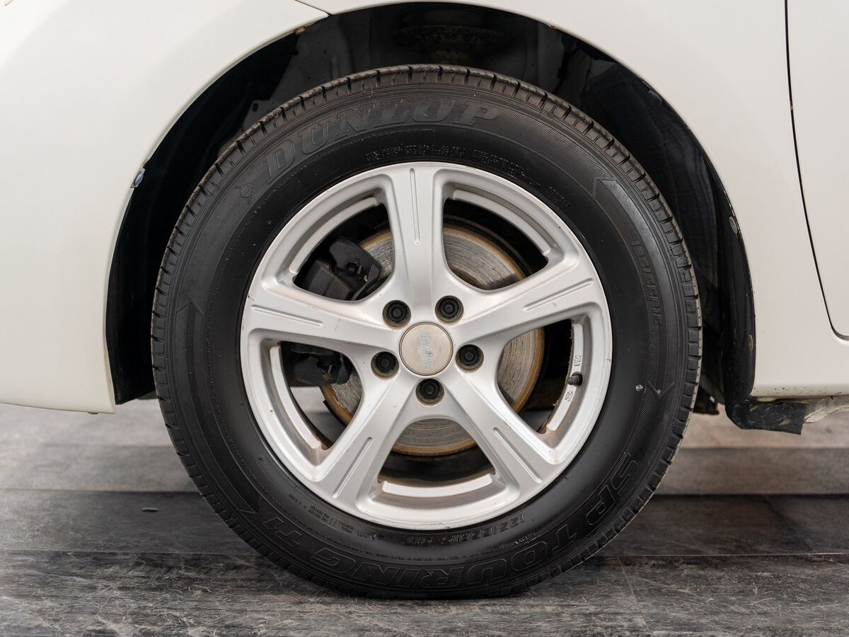 Toyota Ractis 2012 - фото автомобиля