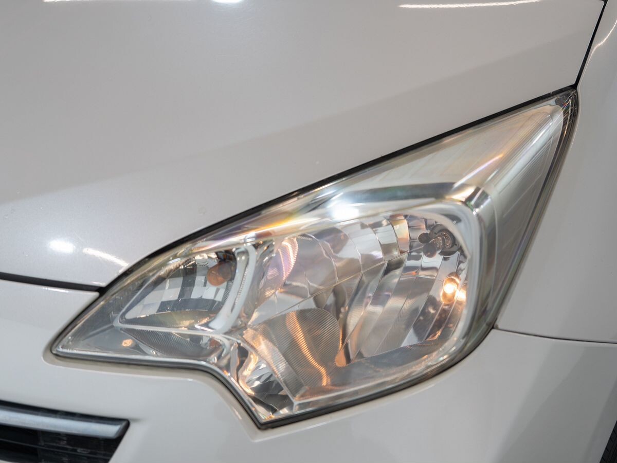 Toyota Ractis 2012 - фото автомобиля