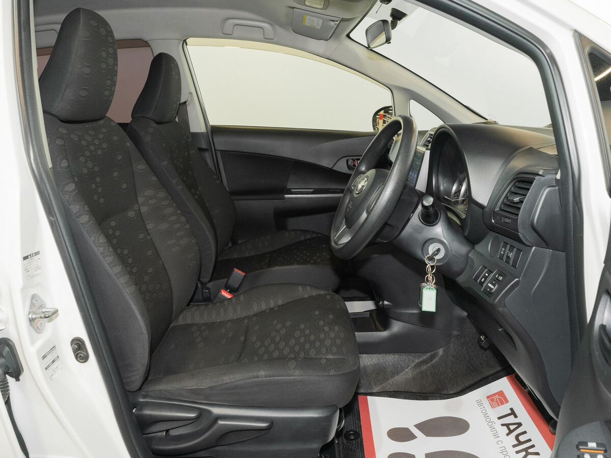 Toyota Ractis 2012 - фото автомобиля