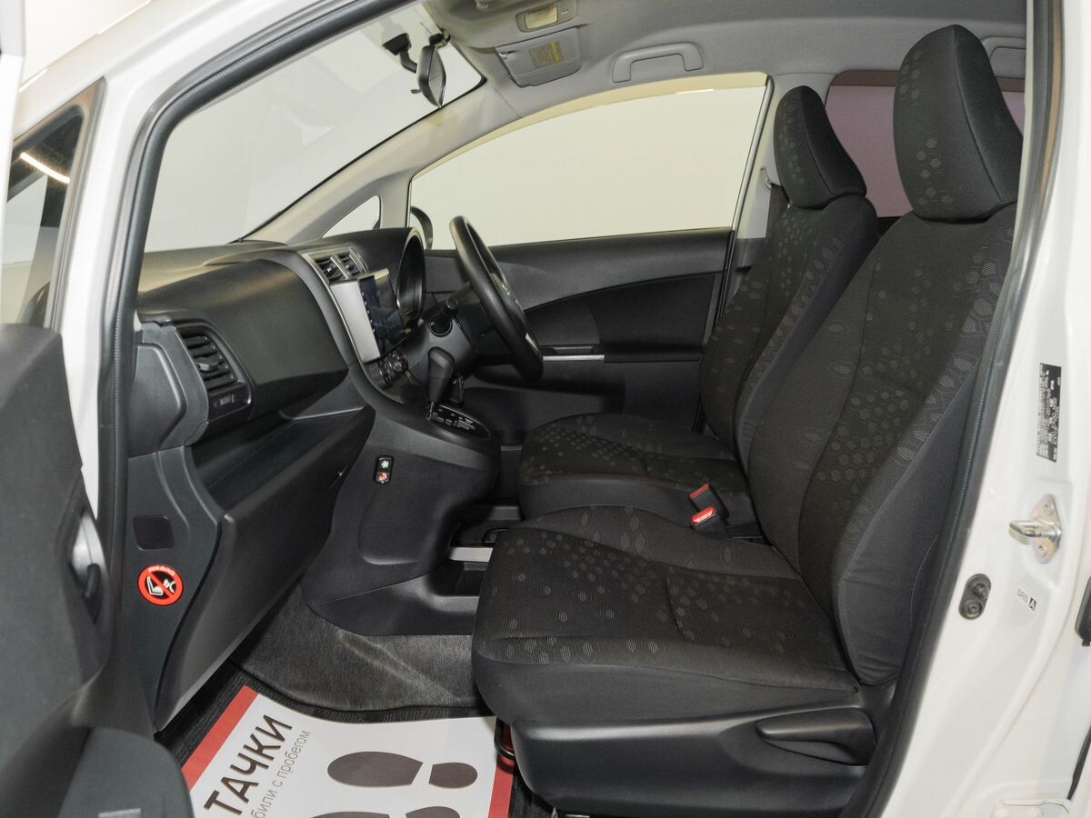 Toyota Ractis 2012 - фото автомобиля