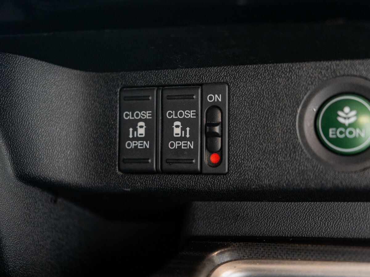 Honda Stepwgn 2015 - фото автомобиля