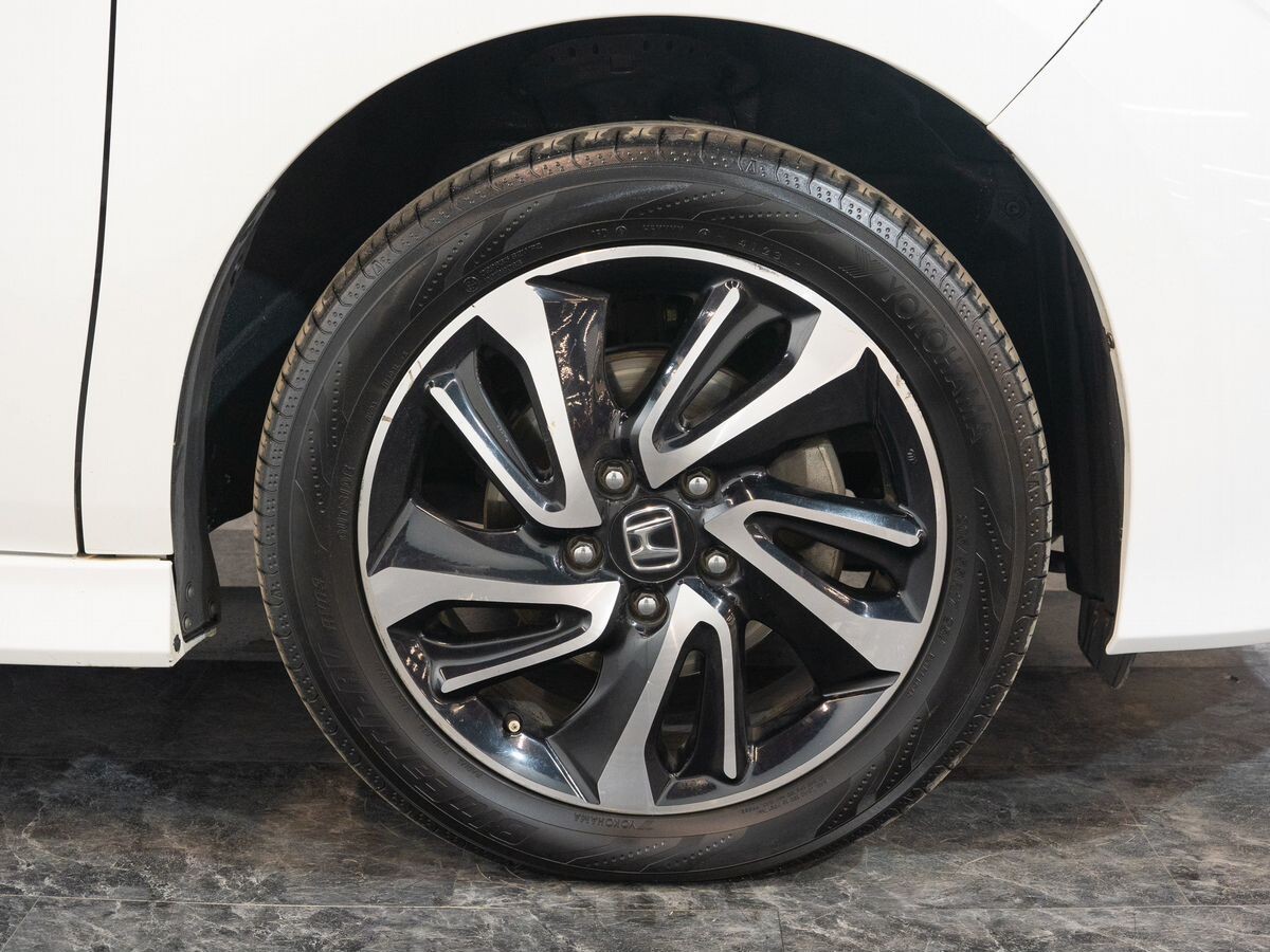 Honda Stepwgn 2015 - фото автомобиля