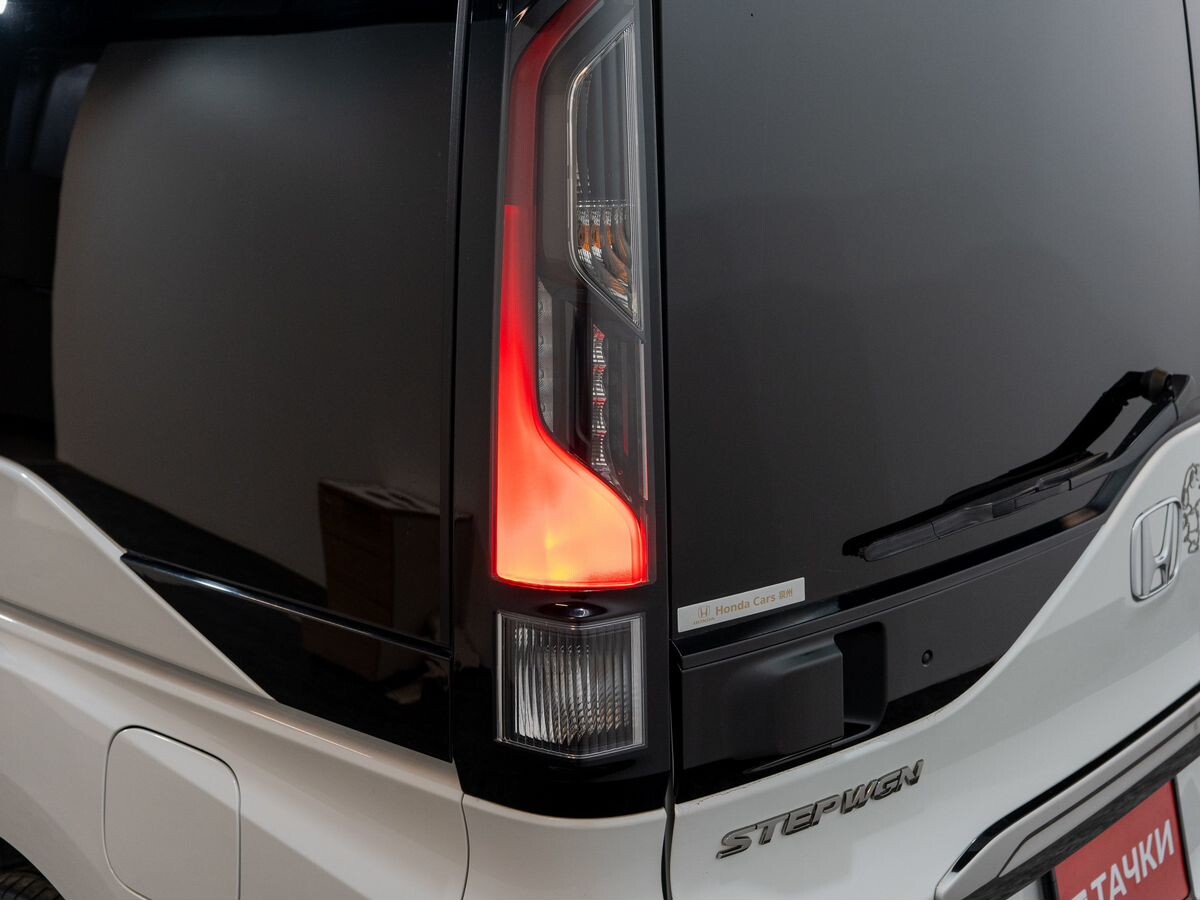 Honda Stepwgn 2015 - фото автомобиля