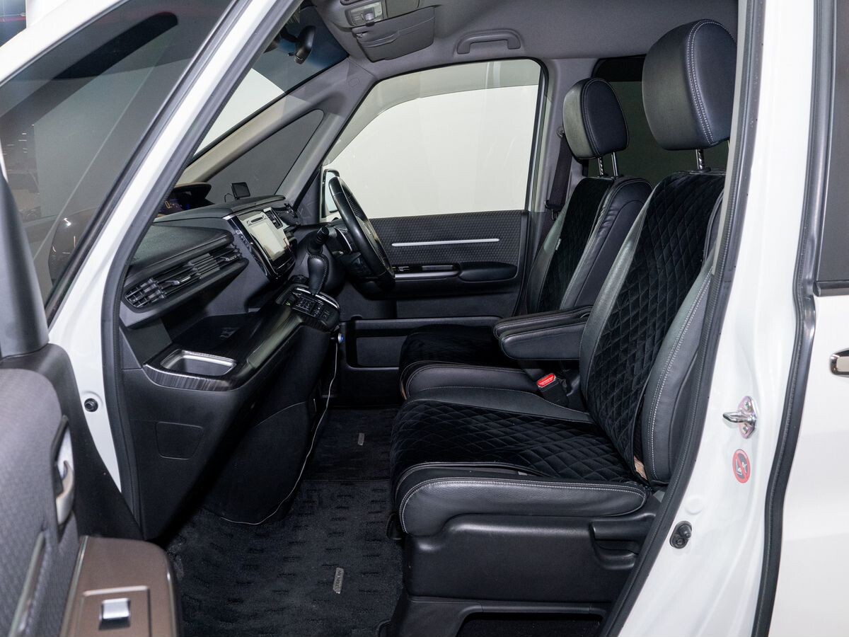 Honda Stepwgn 2015 - фото автомобиля