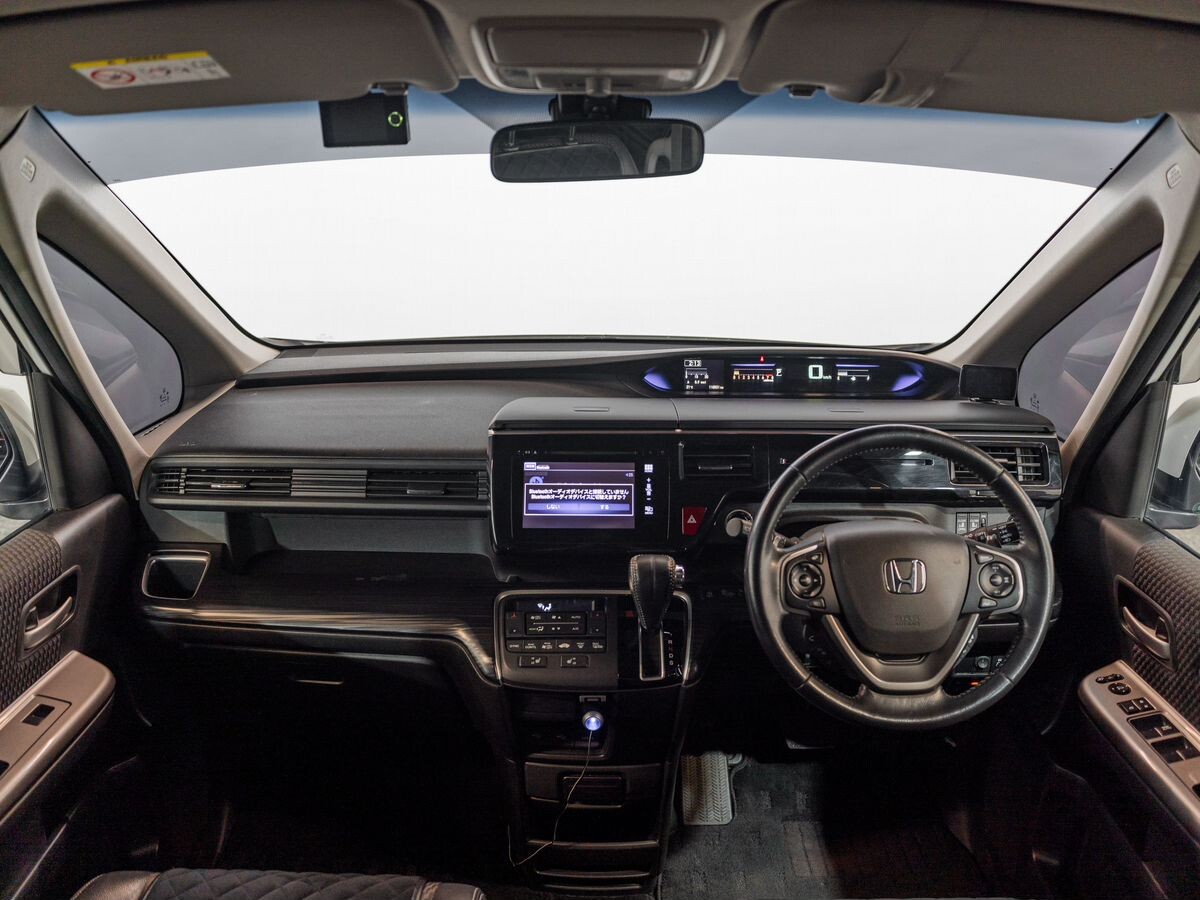 Honda Stepwgn 2015 - фото автомобиля
