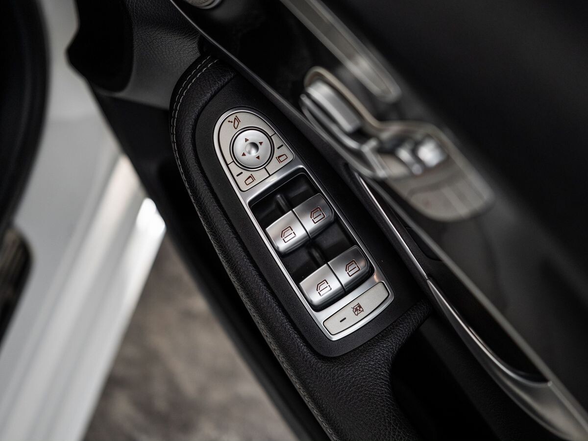 Mercedes-Benz C-Class 2019 - фото автомобиля