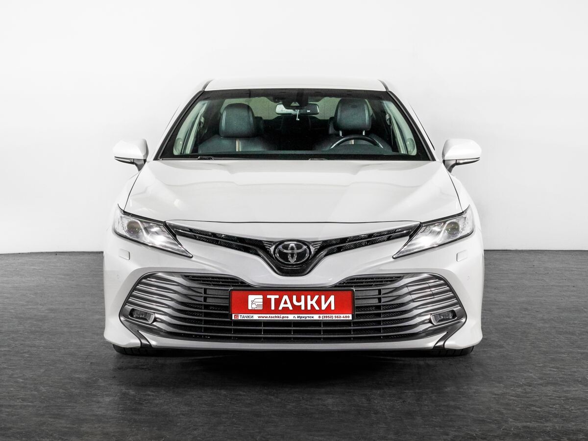 Toyota Camry 2021 - фото автомобиля