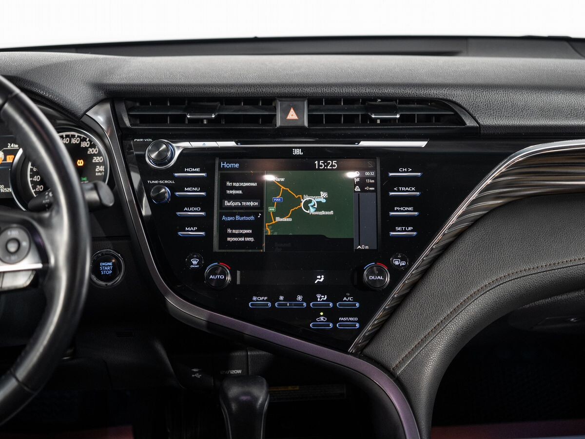 Toyota Camry 2021 - фото автомобиля