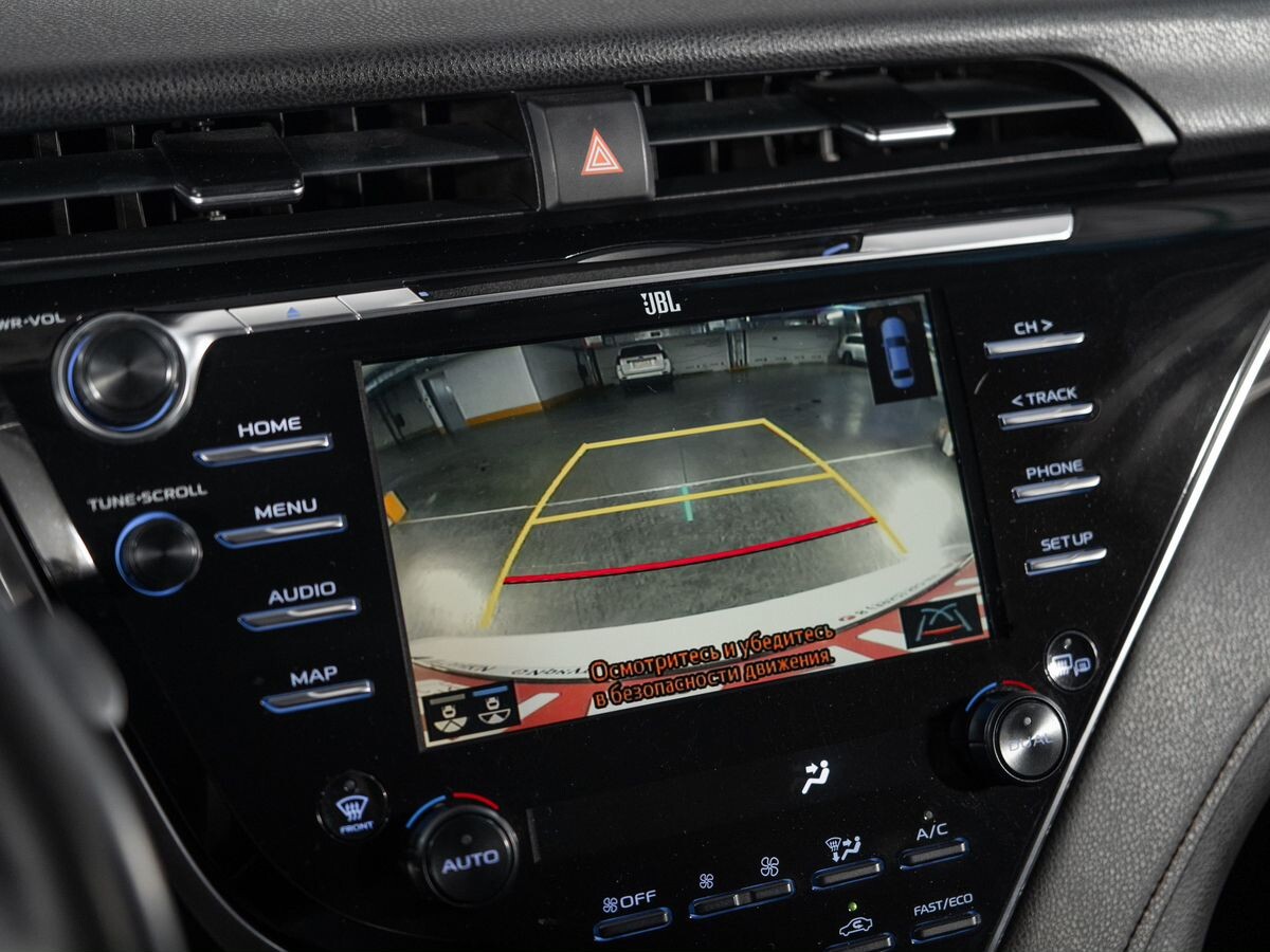 Toyota Camry 2021 - фото автомобиля