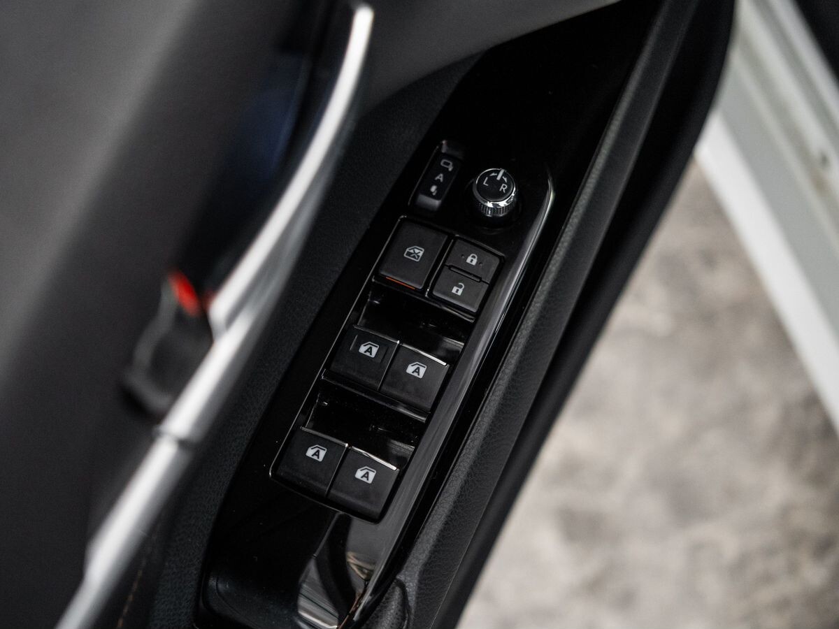 Toyota Camry 2021 - фото автомобиля