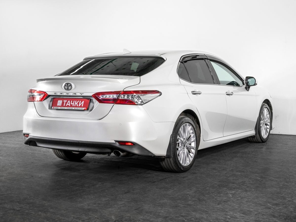 Toyota Camry 2021 - фото автомобиля